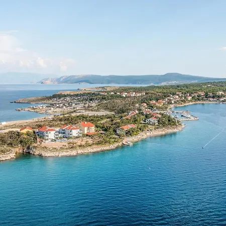 1 Bedroom Beach Front Apartment In Silo