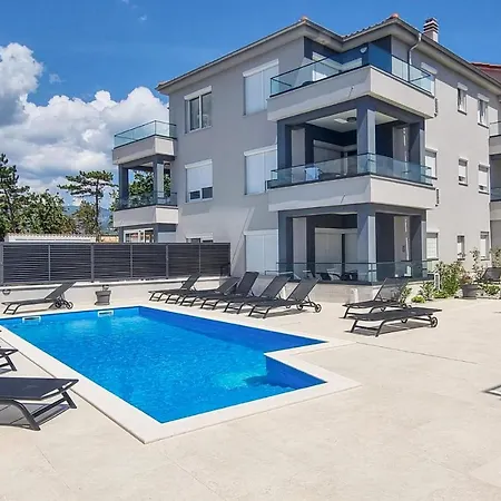 1 Bedroom Beach Front Apartment In Silo *