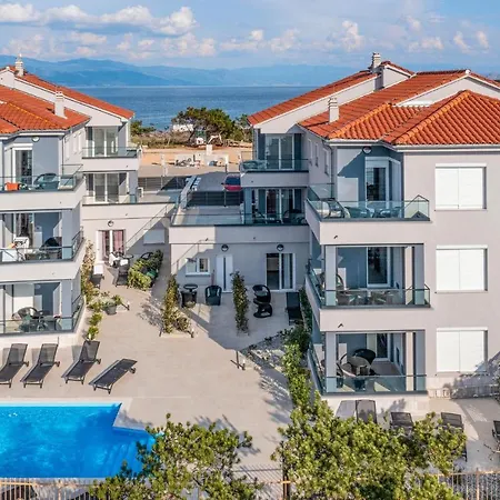 1 Bedroom Beach Front Apartment In Silo *