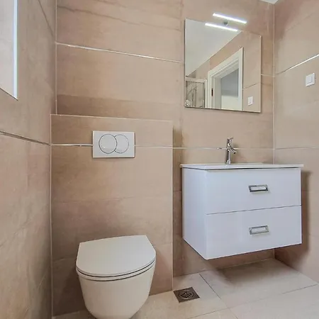 1 Bedroom Beach Front Apartment In Silo Šilo