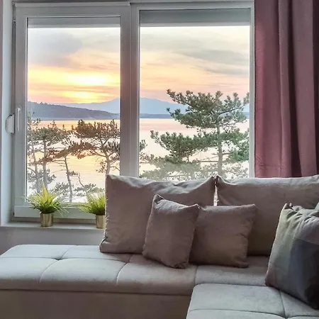 1 Bedroom Beach Front Apartment In Silo Apartamento Šilo